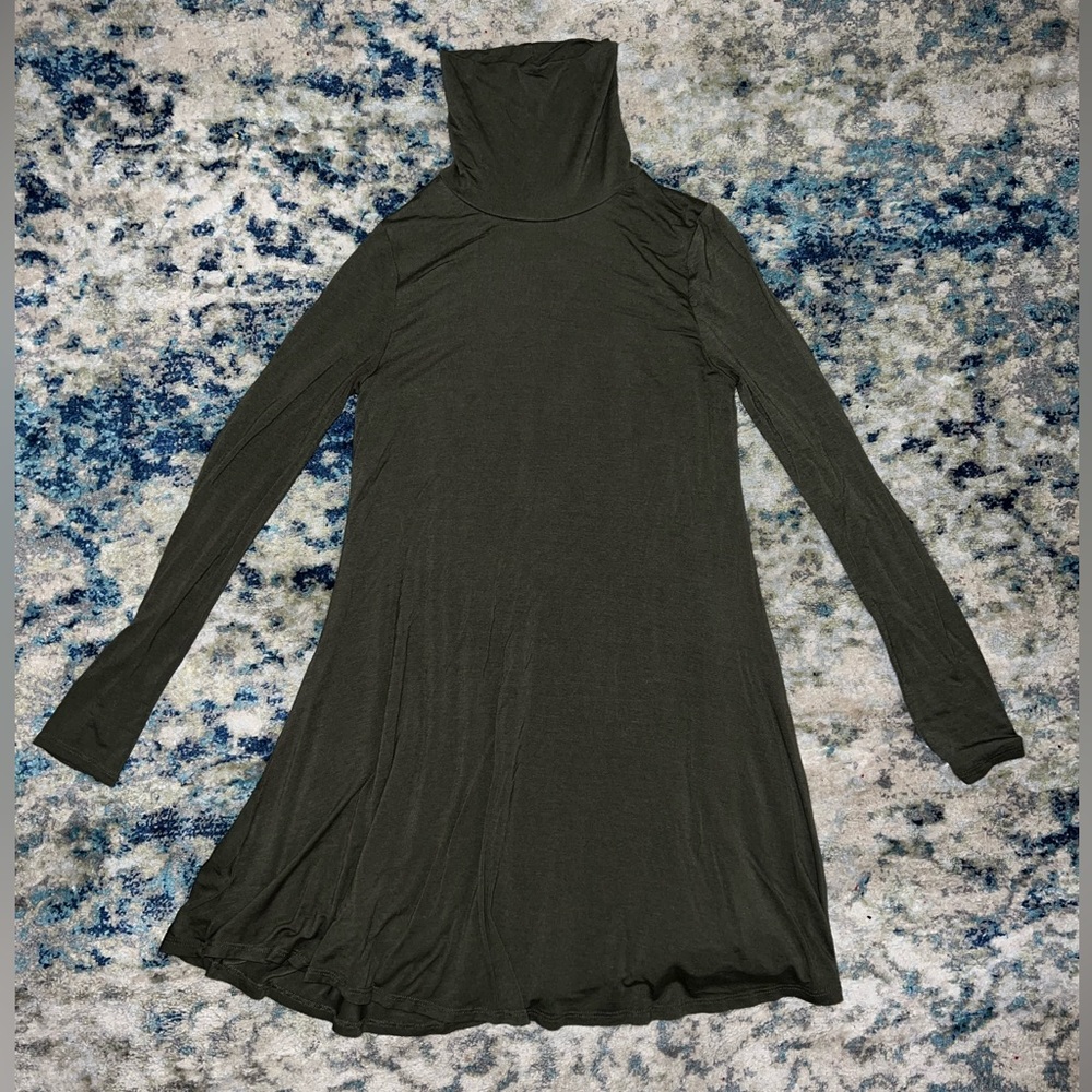 Lulus Green Turtle Neck Dress